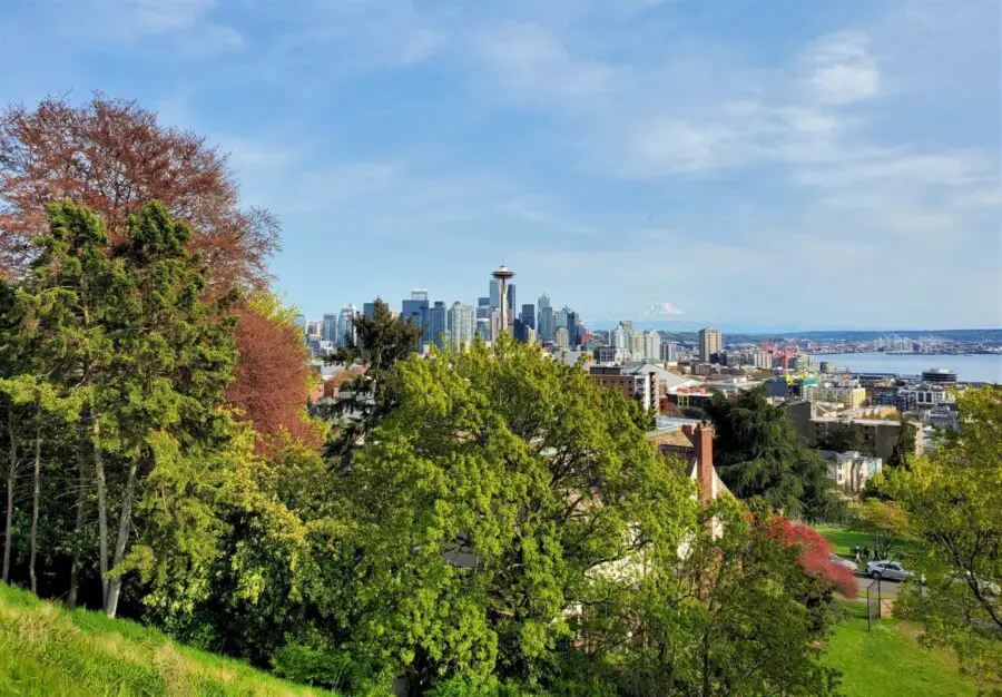 A view of the Space Needle and Seattle skyline from Kerry Park on a bright sunny day, one of the best weekend getaways from Vancouver